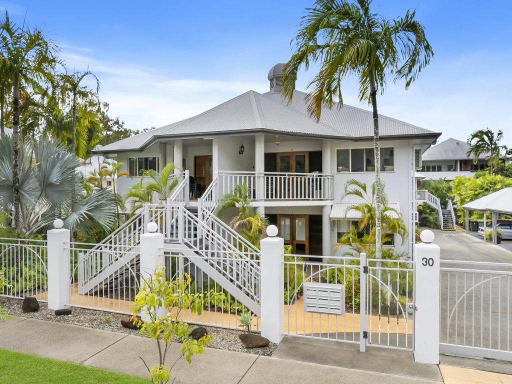 8/30 Oliva St, Palm Cove, QLD 4879