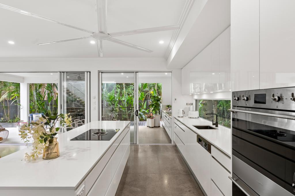 18 Turtle Cl, Clifton Beach, QLD 4879