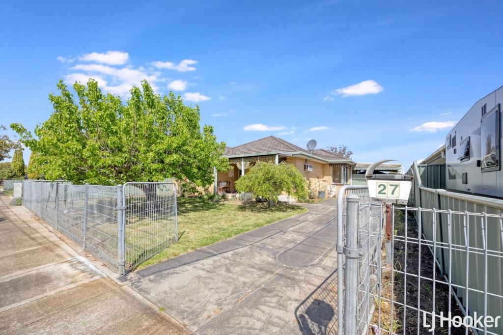 27 Bridgeford Cres, Melton South, VIC 3338