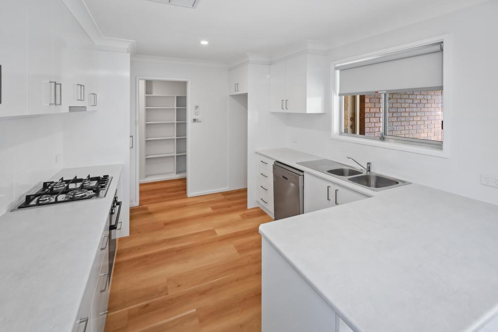 98 Vincent Rd, Lake Albert, NSW 2650