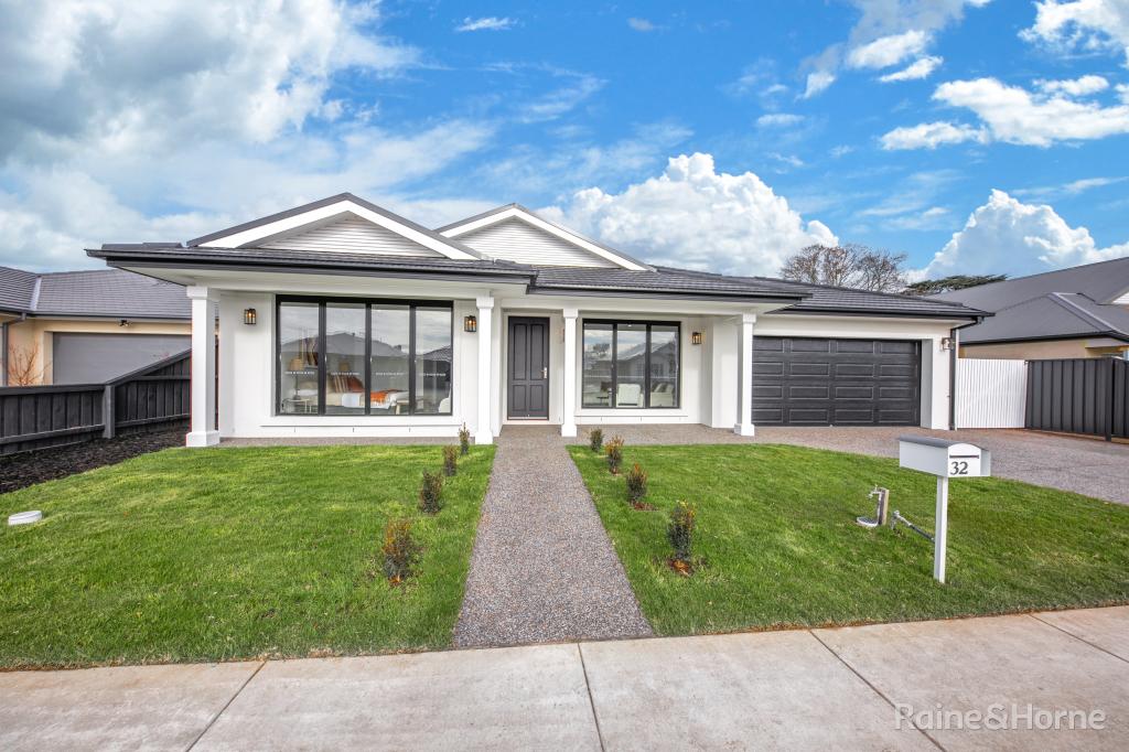 32 Lidderdale Dr, Gisborne, VIC 3437