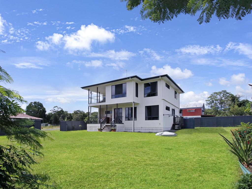 20 Mark Rd, Russell Island, QLD 4184