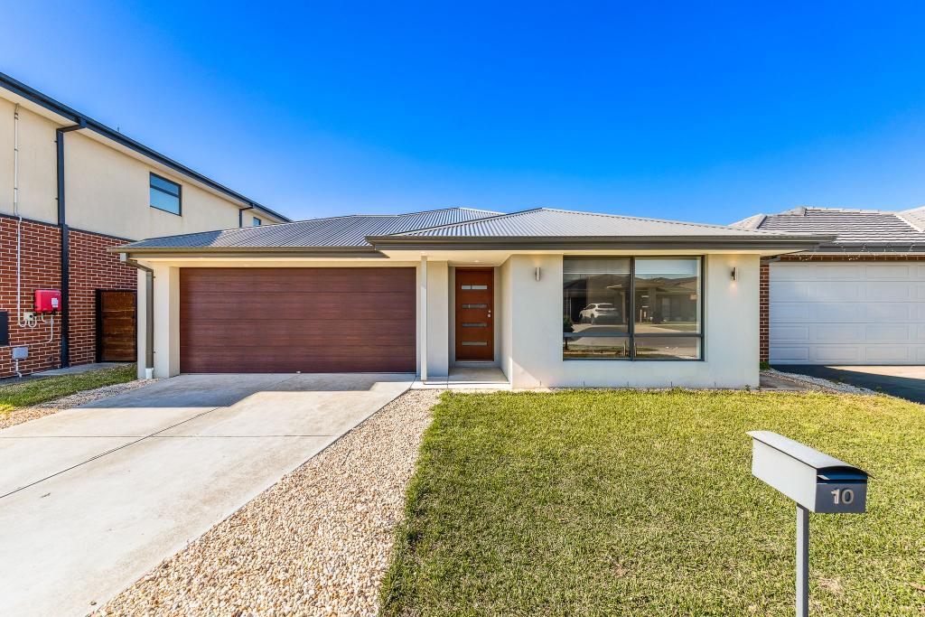 10 MAVERICK CRES, CLYDE NORTH, VIC 3978