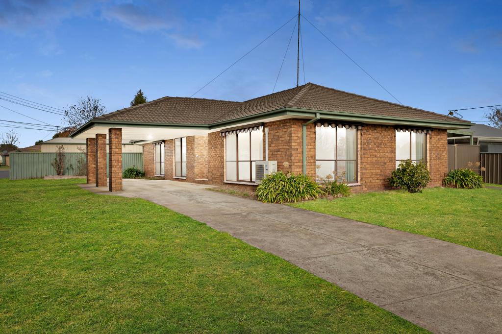 27 Greenhalghs Rd, Delacombe, VIC 3356