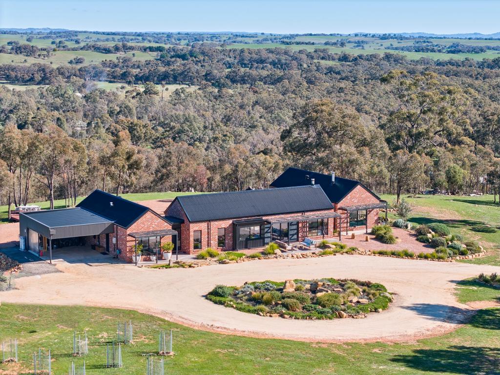 135 Vaughans Lane, Heathcote, VIC 3523