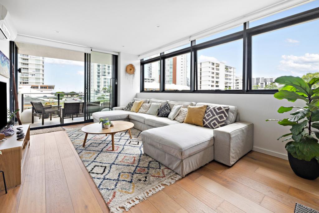204/13-15 HAIG ST, COOLANGATTA, QLD 4225