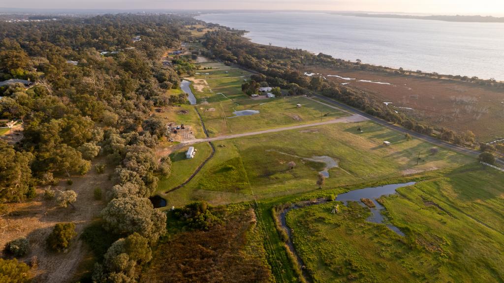 320 Cathedral Ave, Leschenault, WA 6233