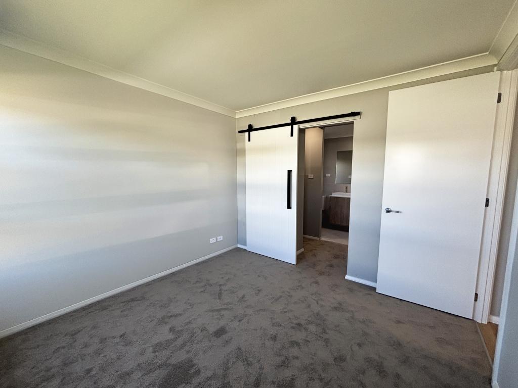 14 KARINYUP CCT, HEDDON GRETA, NSW 2321