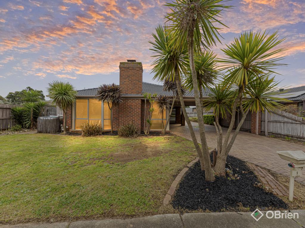 1 Courtenay Ave, Cranbourne North, VIC 3977