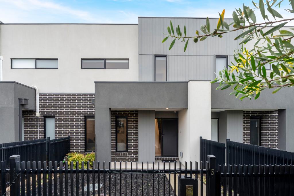 5 BALTIC WALK, CRAIGIEBURN, VIC 3064