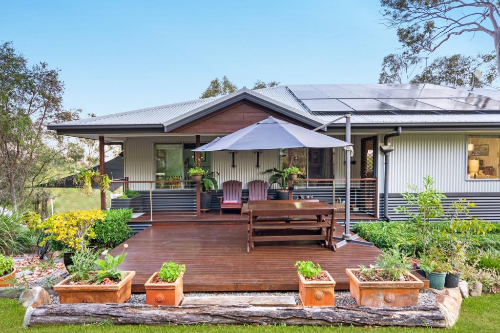 137 Outlook Dr, Esk, QLD 4312