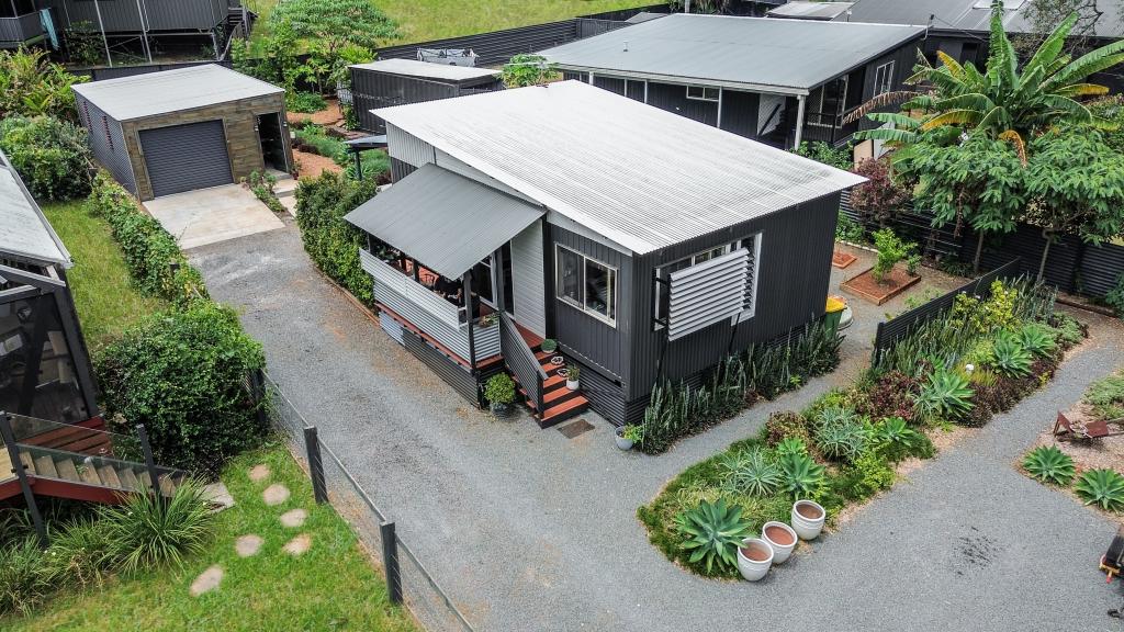 22 Waterside Dr, Macleay Island, QLD 4184