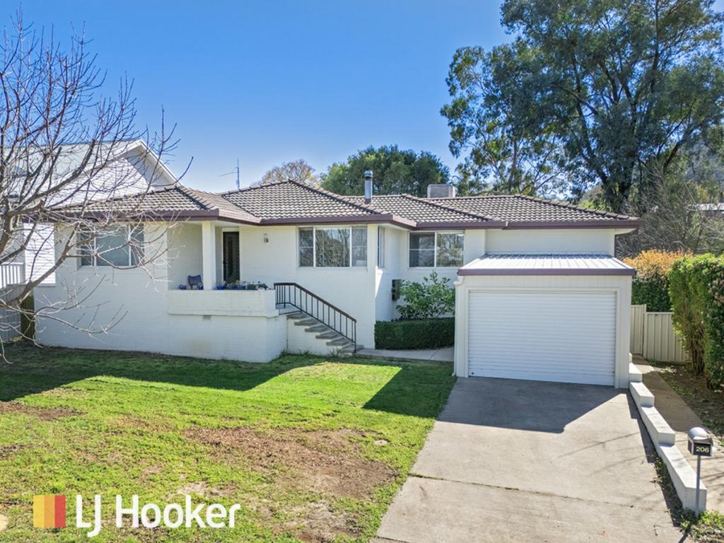 206 CARTHAGE ST, EAST TAMWORTH, NSW 2340