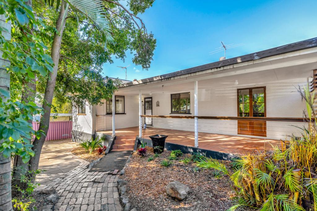 12 Stanton St, Cannon Hill, QLD 4170
