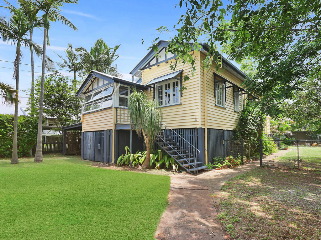 21 Sharp St, Fairfield, QLD 4103