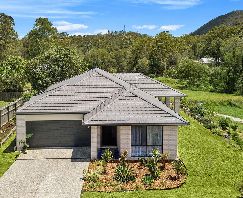 15 Lloyd St, Beerwah, QLD 4519