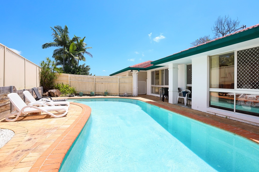 6 ALZINO PL, CARRARA, QLD 4211