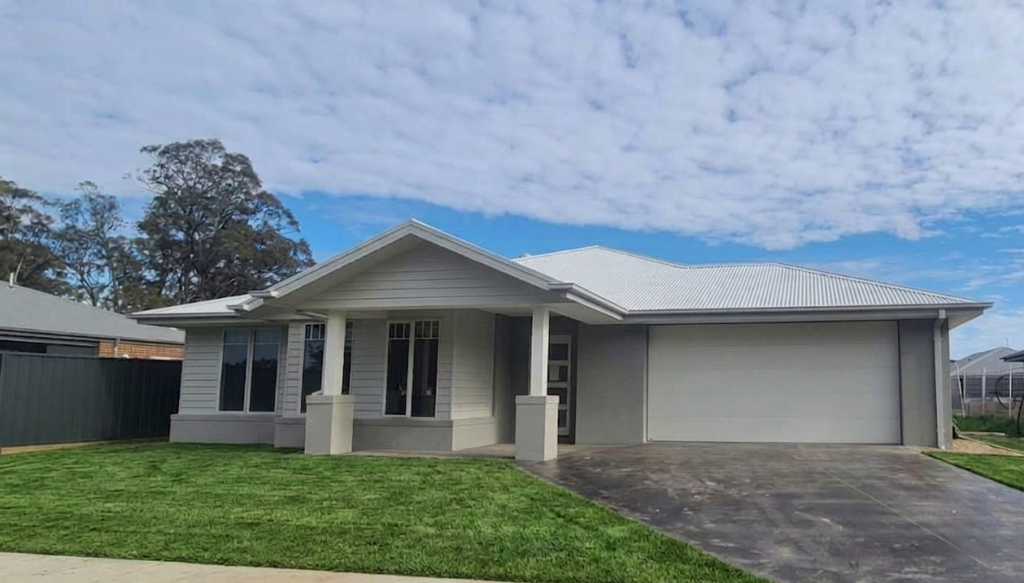 11 KINGS CCT, MOAMA, NSW 2731