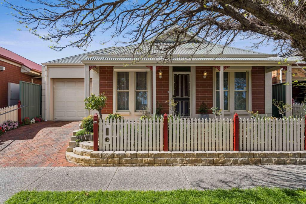 32 Mallard Cres, Mawson Lakes, SA 5095