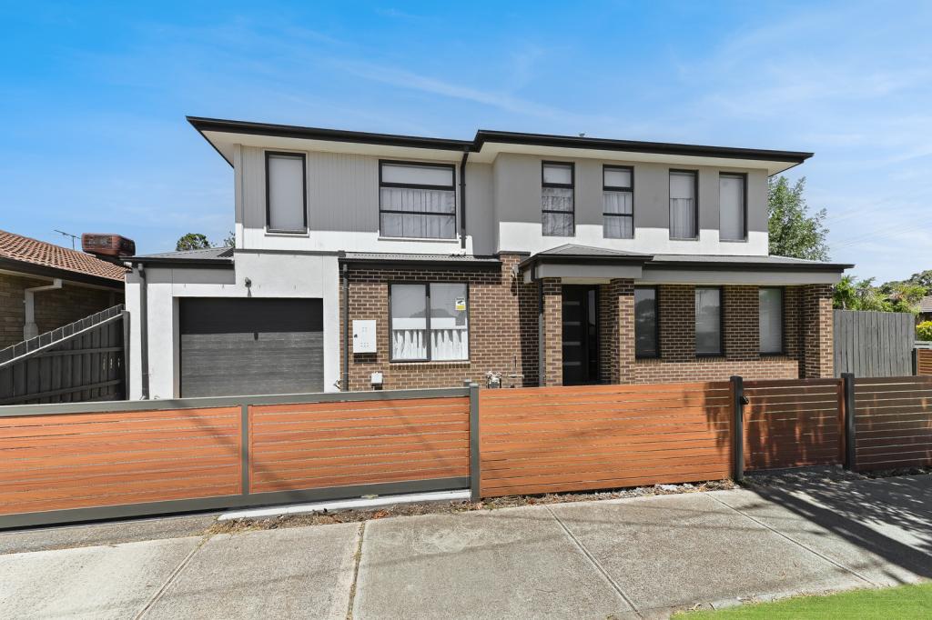 8c Mclaren Ave, Cranbourne, VIC 3977