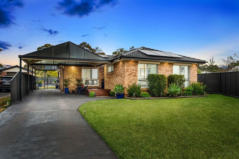 25 Lobelia Cres, Quakers Hill, NSW 2763