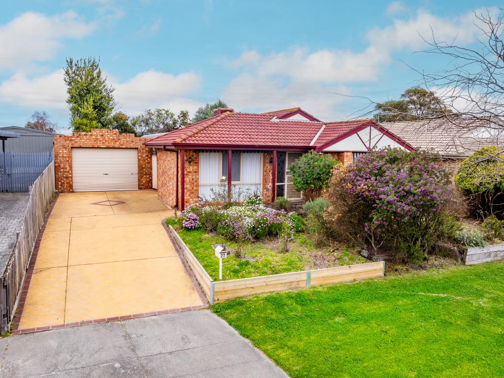 27 Andrea Cres, Cranbourne North, VIC 3977