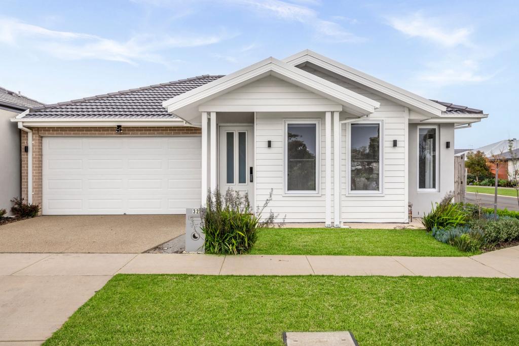 32 HARRIOTT RD, ARMSTRONG CREEK, VIC 3217