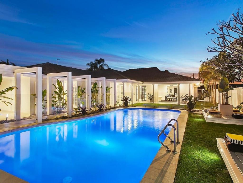 6 Viking Ct, Surfers Paradise, QLD 4217