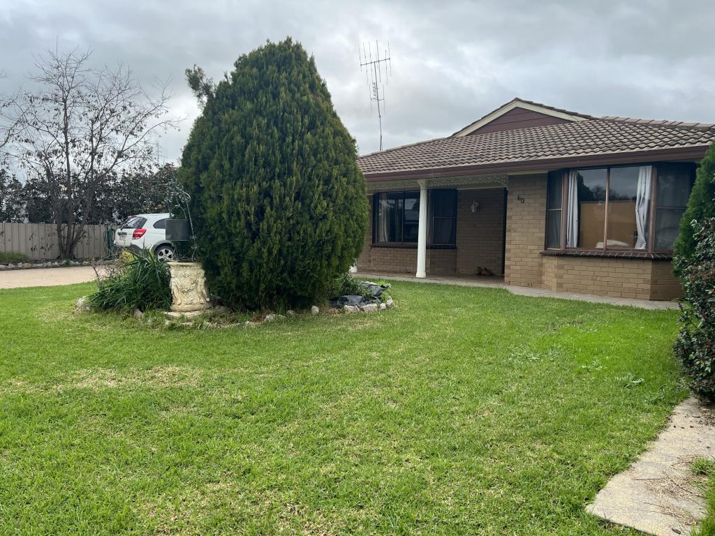 60 Hampden St, Finley, NSW 2713