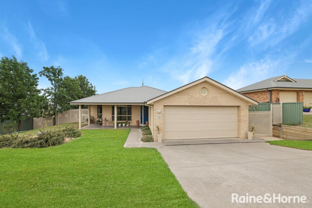 13 Quinn Ct, Llanarth, NSW 2795