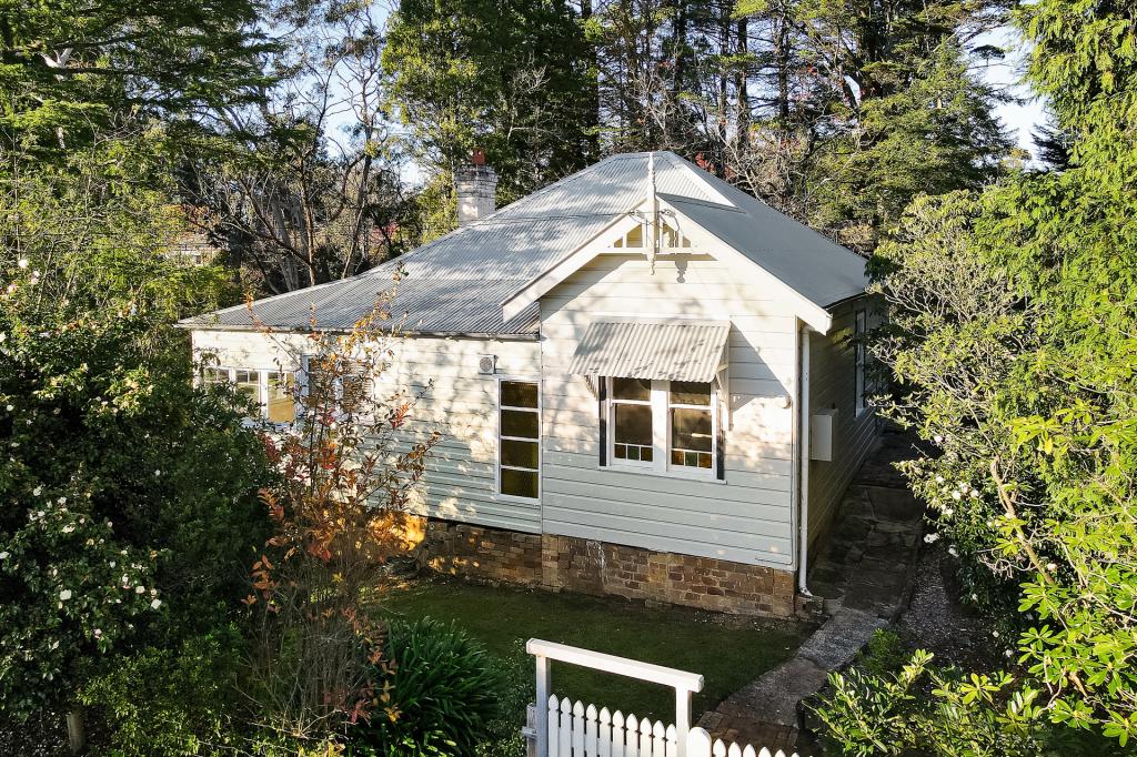 68 Fletcher St, Wentworth Falls, NSW 2782