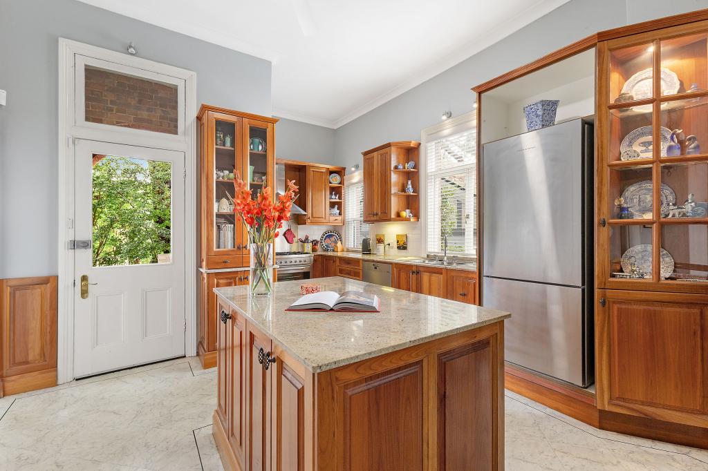 8 Ku-Ring-Gai Ave, Turramurra, NSW 2074