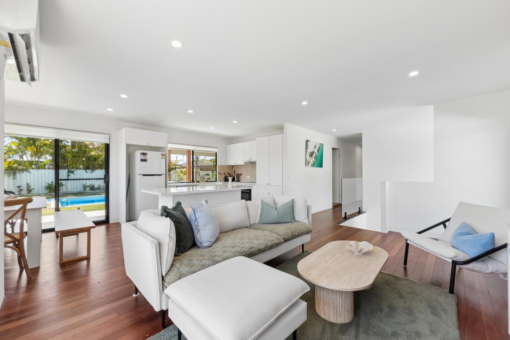 17 Rodlan Pde, Labrador, QLD 4215