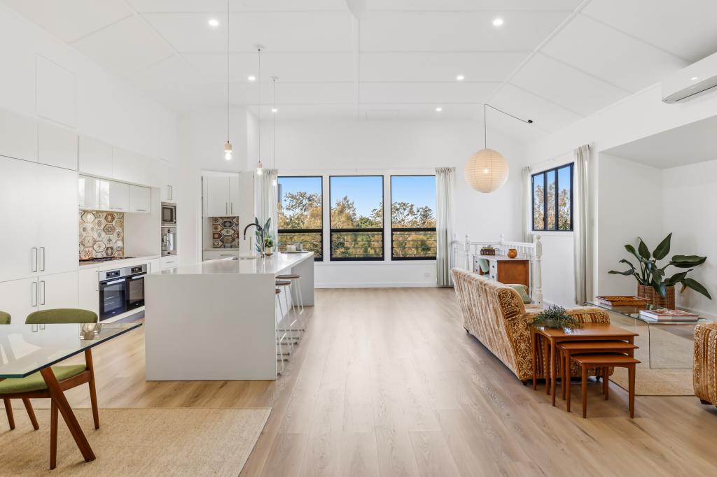 19 Kerr Ave, Southport, QLD 4215