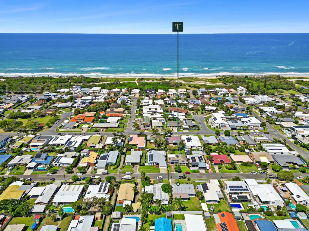 42 Saleng Cres, Warana, QLD 4575