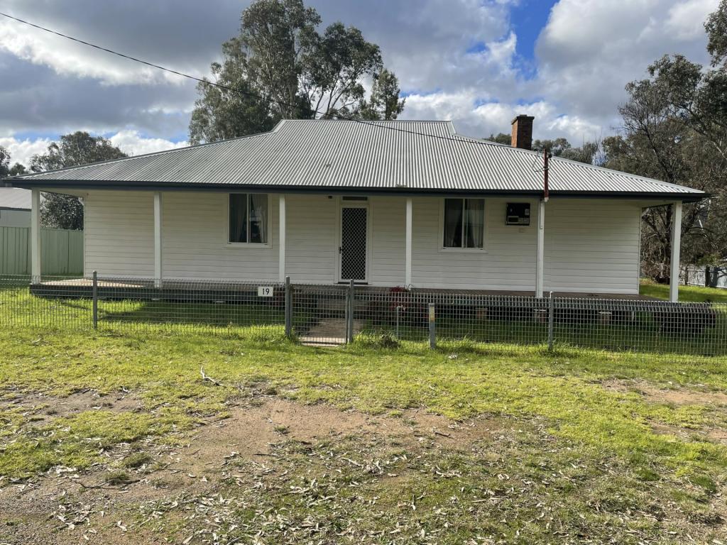 19 Crowther St, Koorawatha, NSW 2807