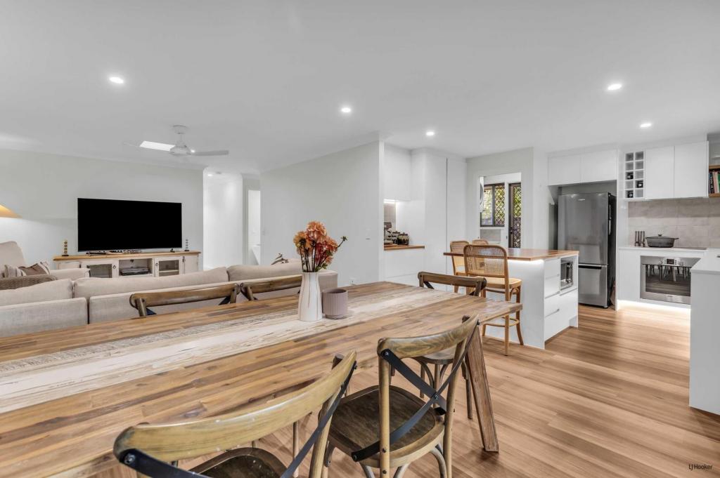 2/4 Greenleaf Cl, Burleigh Waters, QLD 4220