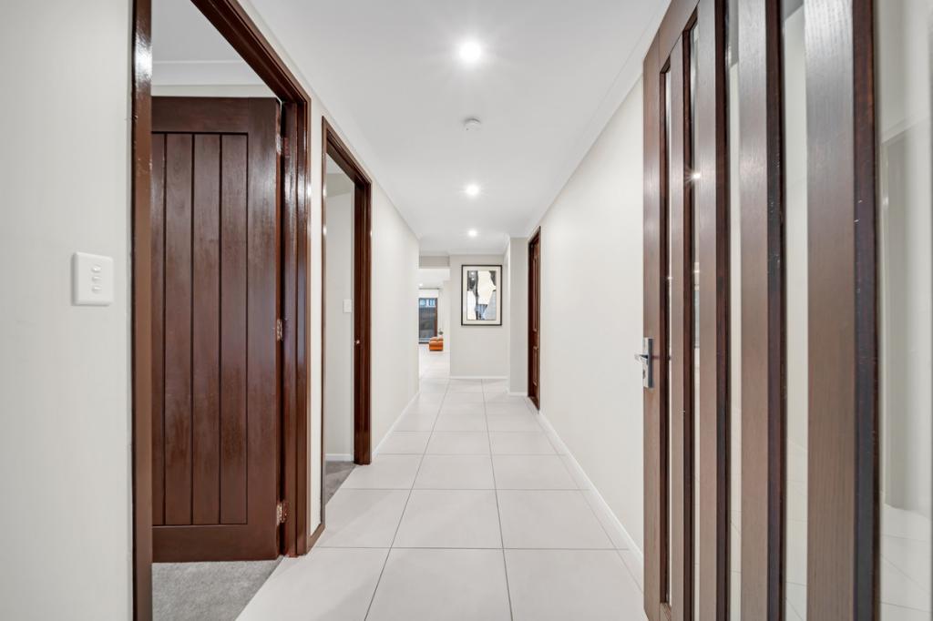 66 Meadow Cct, Helensvale, QLD 4212