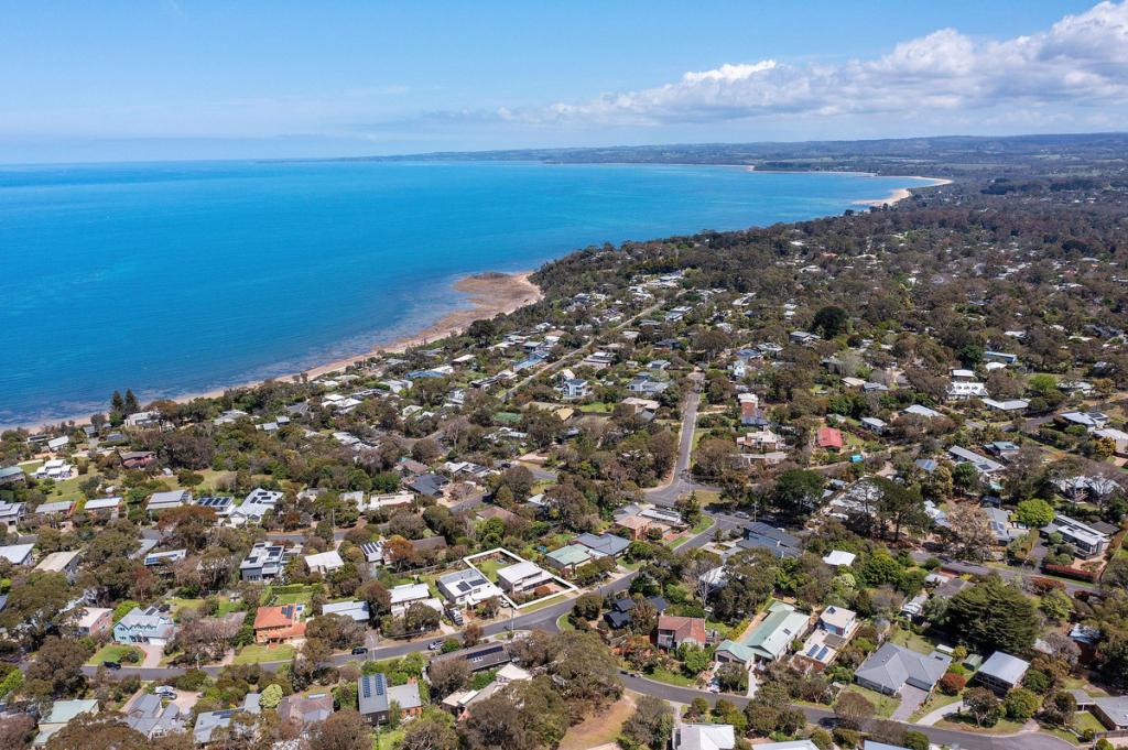 10 Belvedere Rd, Somers, VIC 3927