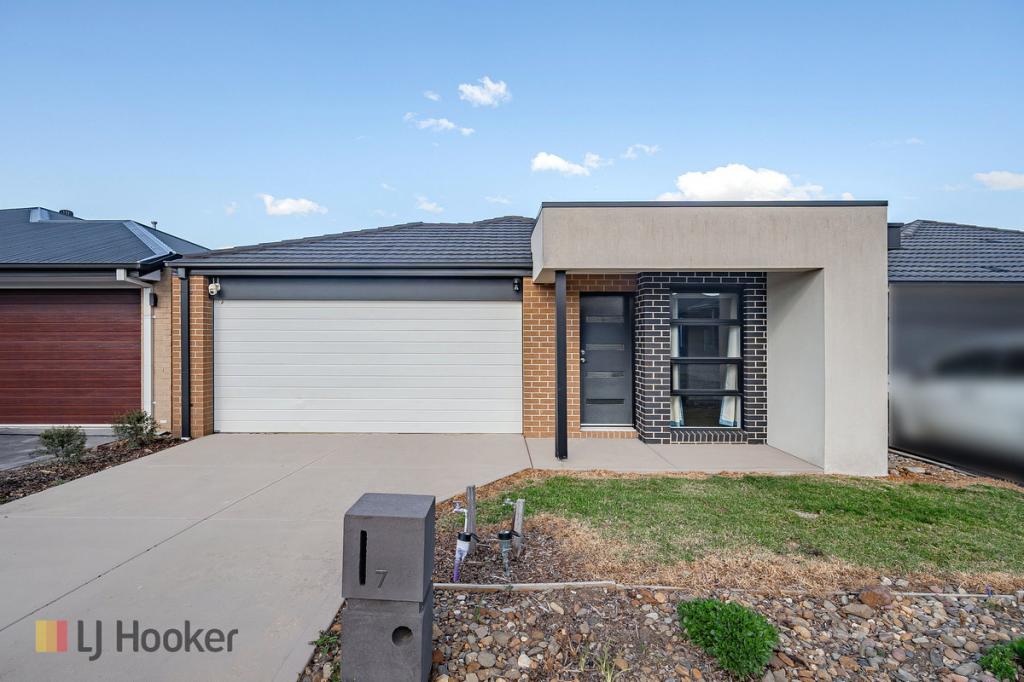 7 Celeste St, Mickleham, VIC 3064