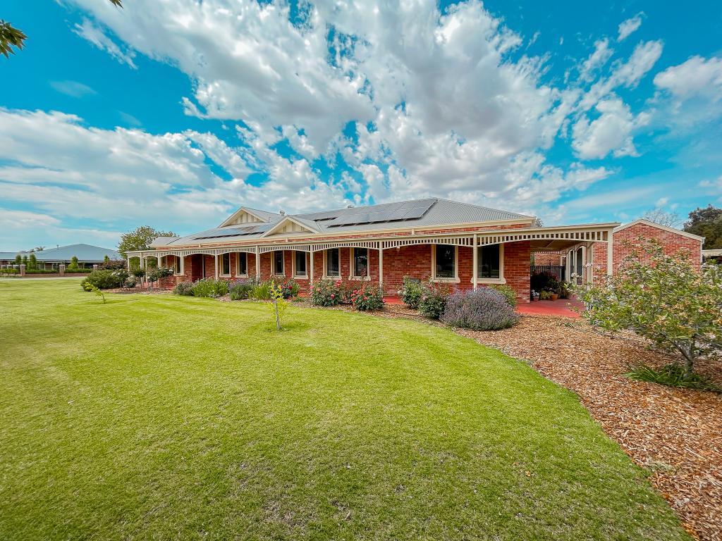 6 Charlie Gray Cl, Swan Hill, VIC 3585