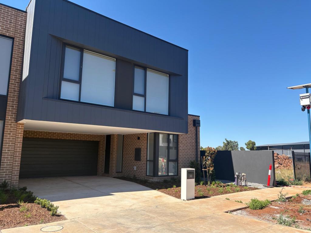 30 ELMHURST AVE, AINTREE, VIC 3336