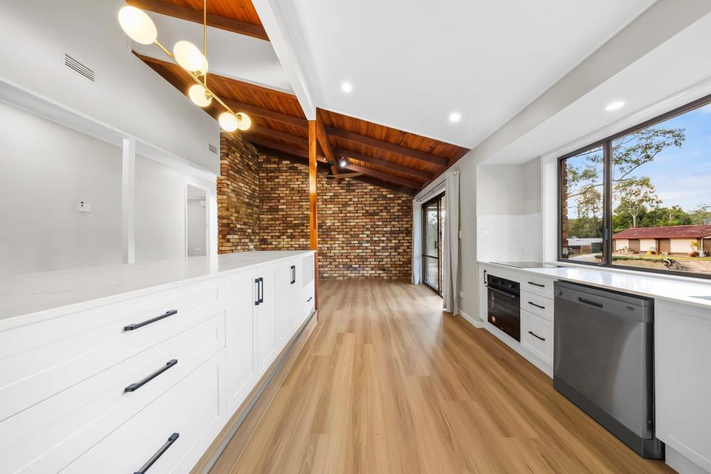 22 Mazzard St, Bellbowrie, QLD 4070