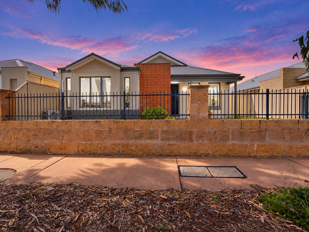 104 Suffolk St, Caversham, WA 6055