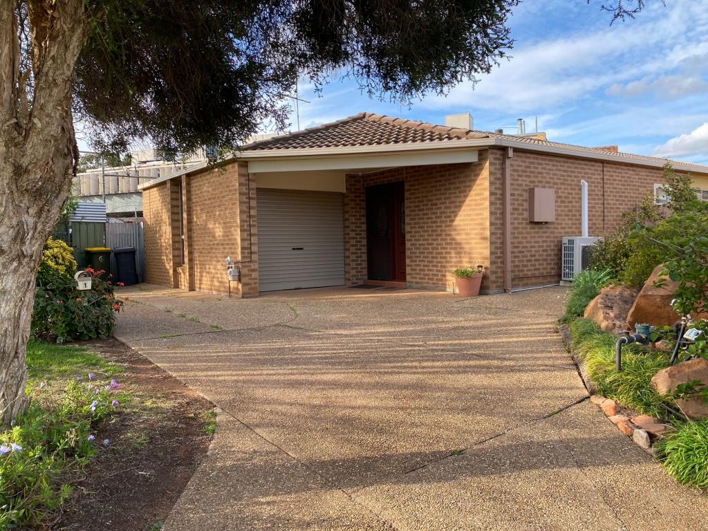 1/309 Wakaden St, Griffith, NSW 2680