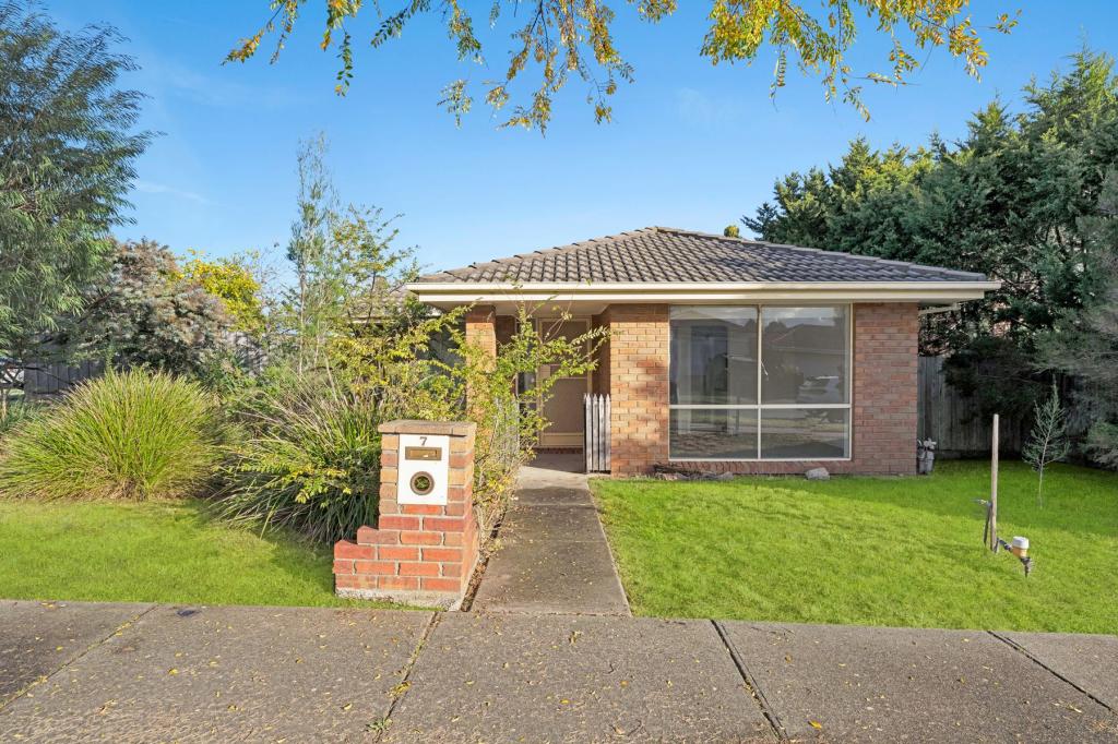 7 Manatoka Cres, Hampton Park, VIC 3976