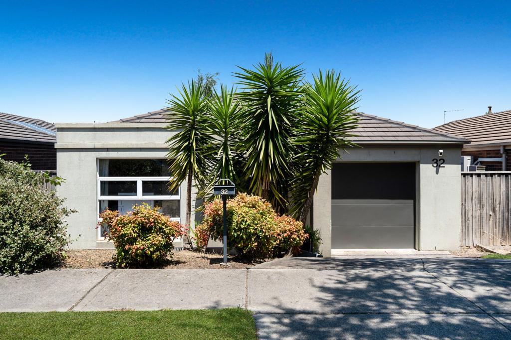 32 Kimberley Gr, Pakenham, VIC 3810
