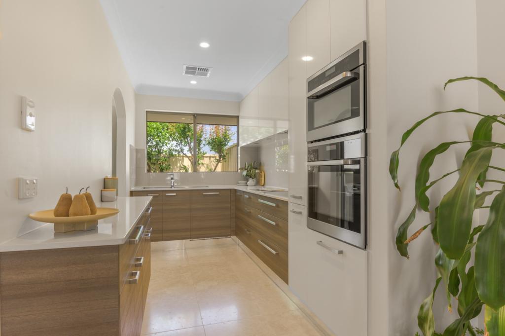 2/15 Ewen St, Scarborough, WA 6019