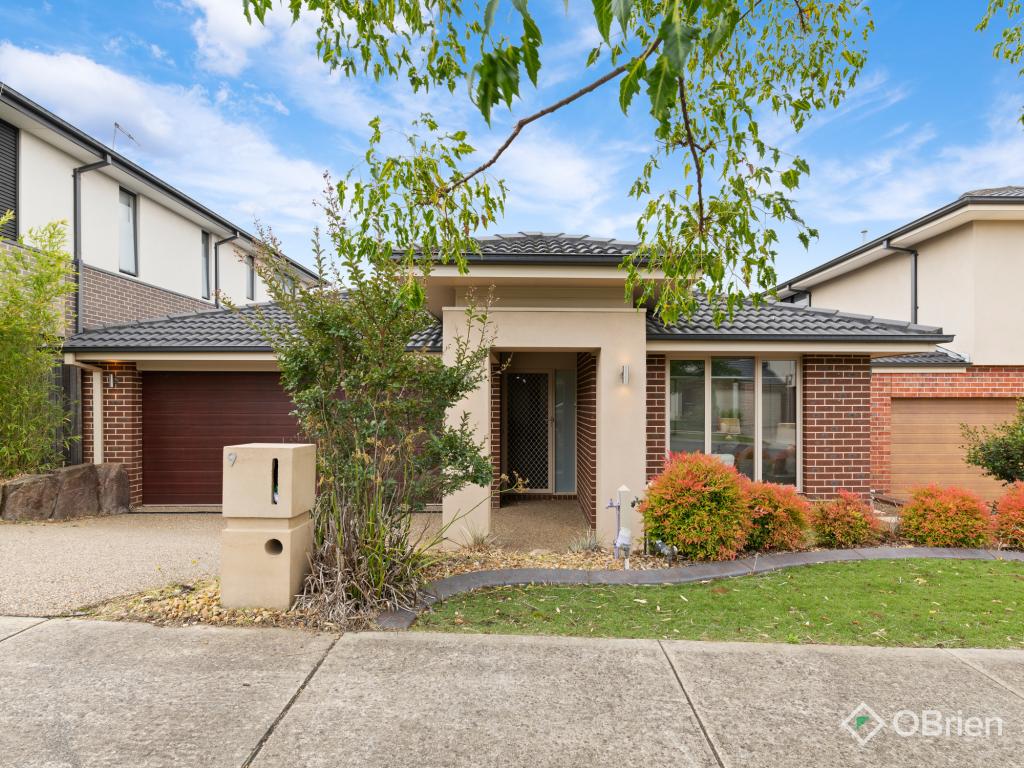 9 Wheelwright St, Clyde North, VIC 3978