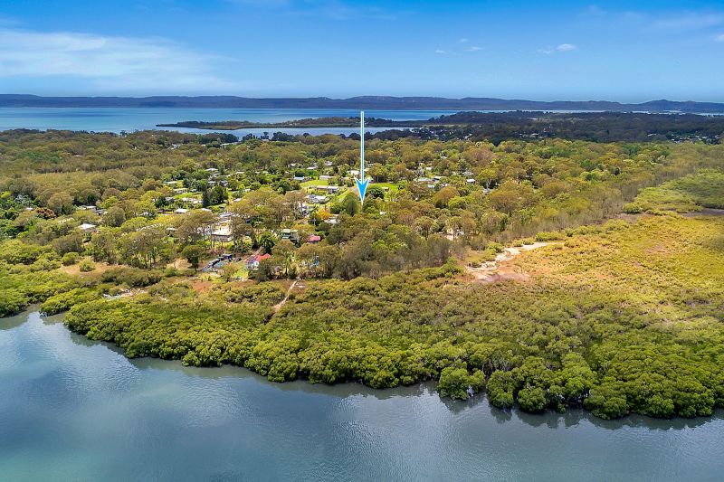 21 CHARLES TCE, MACLEAY ISLAND, QLD 4184